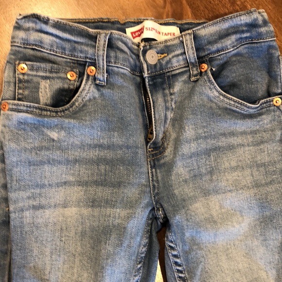 Light Blue Levi’s Jeans - Picture 2 of 9